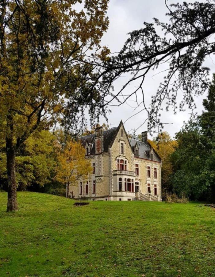 Chateau La Thuiliere Saint-Front-de-Pradoux Εξωτερικό φωτογραφία